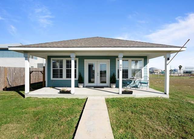 Property at 906 E Third St, Rockport, TX 78382, 3 beds, 2 baths