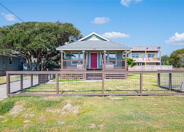Property at 1323 S Live Oak St, Rockport, TX 78382, 3 beds, 2 baths