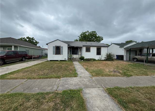Property at 1018 Ligustrum Dr, Corpus Christi, TX 78408, 3 beds, 2 baths