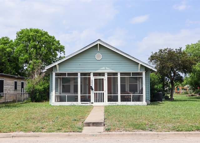 Property at 502 W Avenue B, Kingsville, TX 78363, 3 beds, 2 baths
