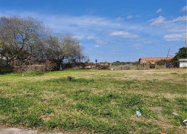 Property at 2912 Marguerite St, Corpus Christi, TX 78405