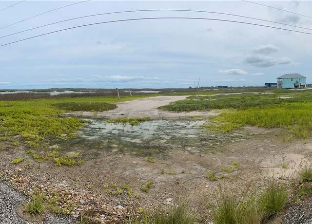 Property at 320 E Eleventh St, Rockport, TX 78382