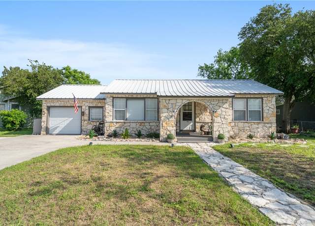 Property at 630 E Miller Ave, Kingsville, TX 78363, 3 beds, 1 bath