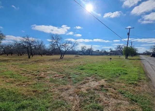Property at 1559 W Johnston Ave, Kingsville, TX 78363