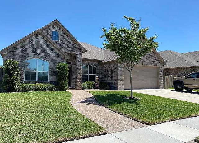 Property at 415 Gulfton Dr, Portland, TX 78374, 4 beds, 3 baths