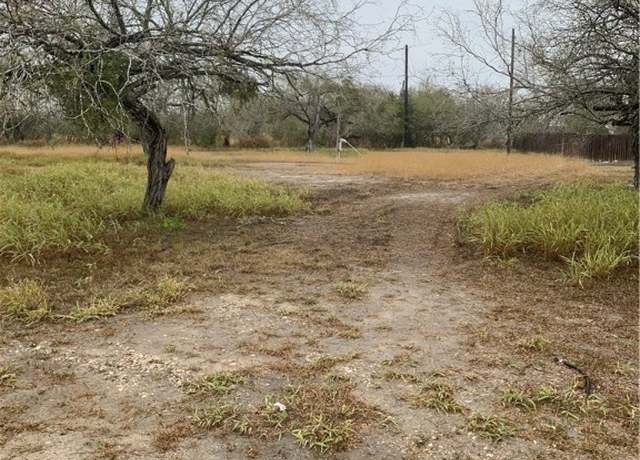 Property at 1049 Evergreen St, Mathis, TX 78368