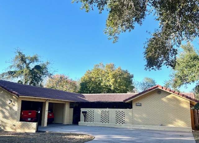 Property at 1617 Rose Dr, Alice, TX 78332, 3 beds, 2 baths