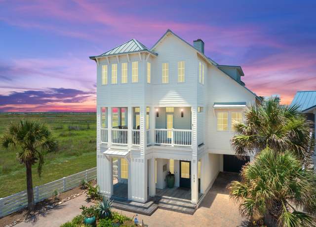 Property at 103 Seaside Dr, Port Aransas, TX 78373, 5 beds, 4.5 baths