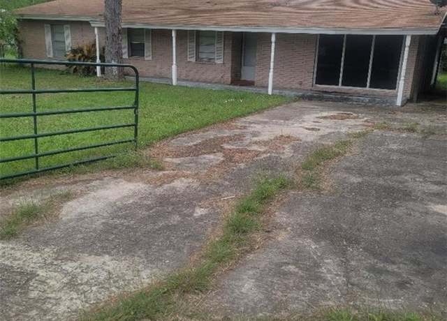 Property at 2822 Third Rd, Beeville, TX 78102, 4 beds, 2 baths