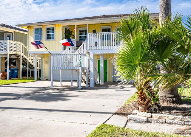 Property at 1313 S Magnolia St, Rockport, TX 78382, 3 beds, 2 baths