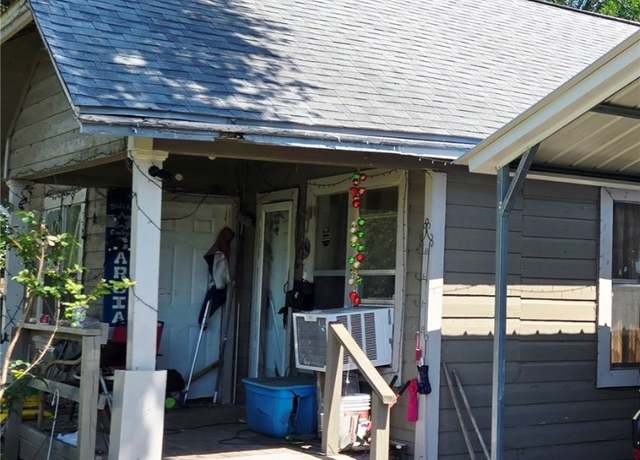 Property at 738 W 1st St, Alice, TX 78332, 6 beds, 2 baths