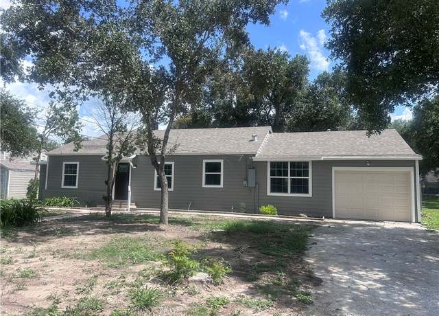 Property at 514 7th E, Alice, TX 78332, 3 beds, 3 baths