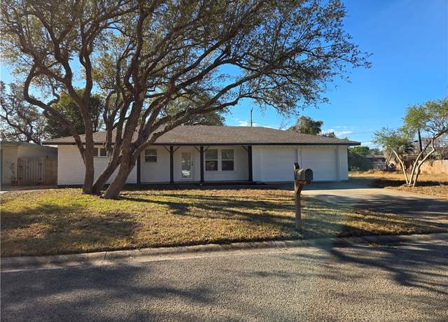 Property at 1905 Bay Ave, Rockport, TX 78382, 3 beds, 2 baths