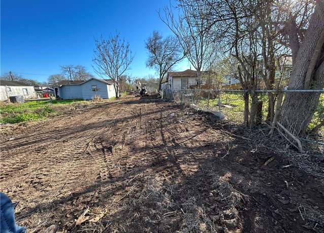 Property at 437 Cenizo St, Robstown, TX 78380