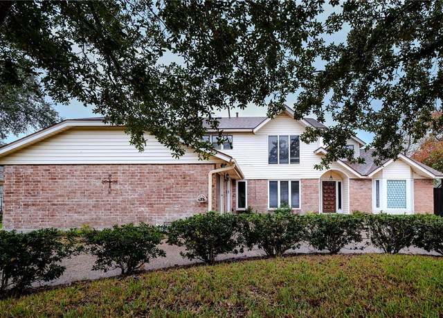 Property at 6117 Lost Creek Dr, Corpus Christi, TX 78413, 4 beds, 4.5 baths
