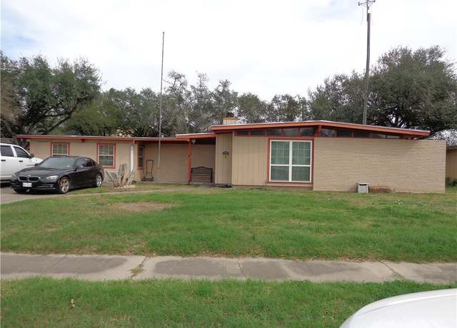 Property at 722 N Santa Anita Ave N, Kingsville, TX 78363, 4 beds, 3 baths