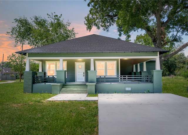Property at 303 E 4th St, Alice, TX 78332, 4 beds, 2 baths