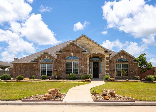 Property at 8402 Lago Vista Dr, Corpus Christi, TX 78414, 5 beds, 3.5 baths