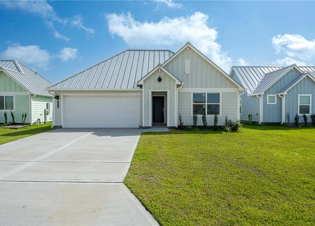 Property at 1013 Las Palmas Dr, Rockport, TX 78382, 4 beds, 2 baths