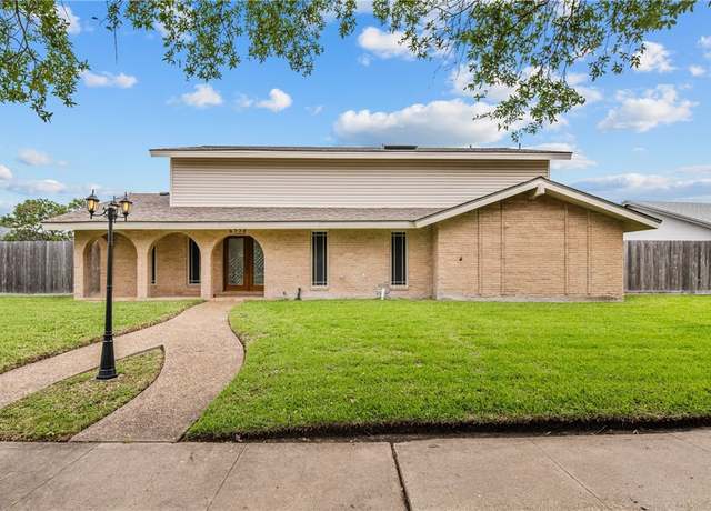 Property at 6358 Saint Andrews Dr, Corpus Christi, TX 78413, 5 beds, 3.5 baths
