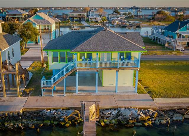 Property at 208 Ridge Harbor Dr, Rockport, TX 78382, 3 beds, 2 baths