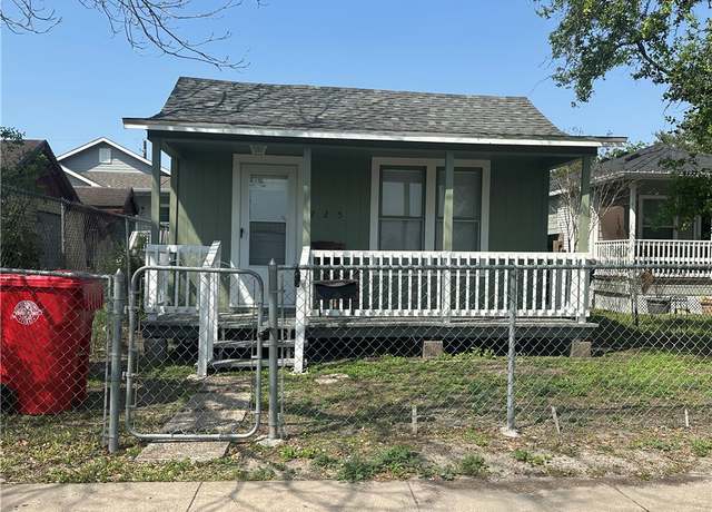 Property at 225 W Avenue B, Robstown, TX 78380, 3 beds, 1.5 baths