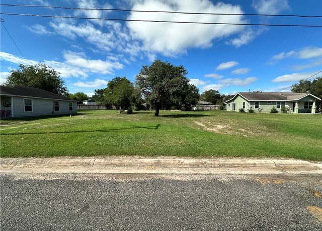 Property at 515 Mesquite St, George West, TX 78022
