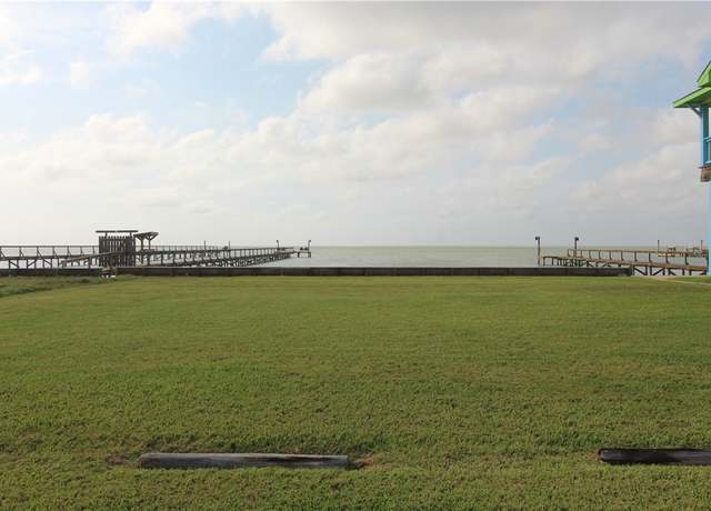 Property at 212 Ridge Harbor Dr, Rockport, TX 78382