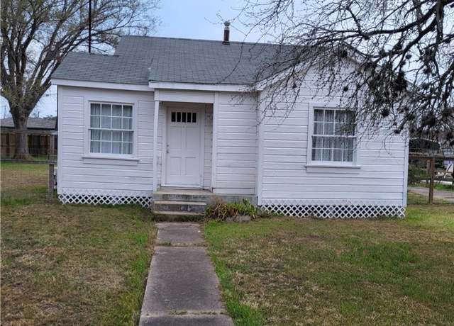 Property at 222 W Heard St, Refugio, TX 78377, 2 beds, 2 baths