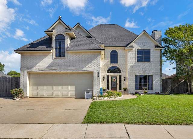 Property at 303 Long Pointe Dr, Portland, TX 78374, 4 beds, 2.5 baths