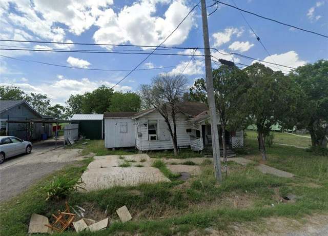 Property at 516 N Francis St, Bishop, TX 78343, 2 beds, 1 bath