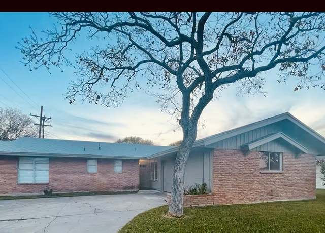 Property at 134 Daniel Moore St, Portland, TX 78374, 4 beds, 3 baths