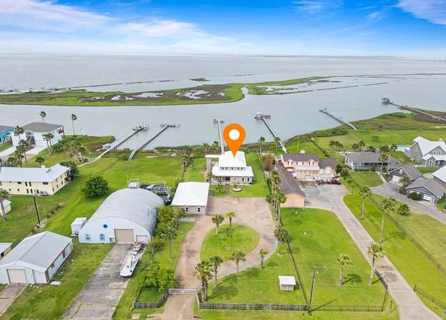 Property at 172 Front St, Rockport, TX 78382, 3 beds, 3.5 baths