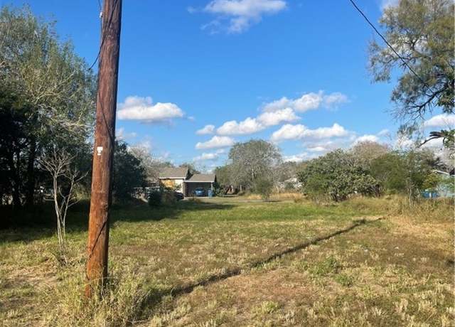 Property at 310 & 308 W 4th St, Bishop, TX 78343