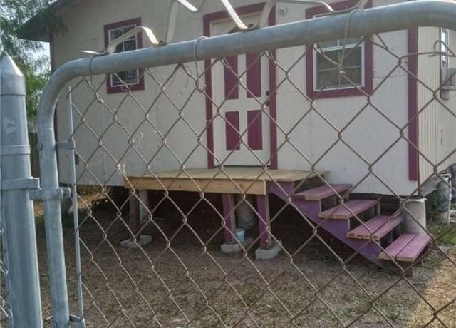 Property at 600 S Rachal St, Sinton, TX 78387, 1 bed, 1 bath