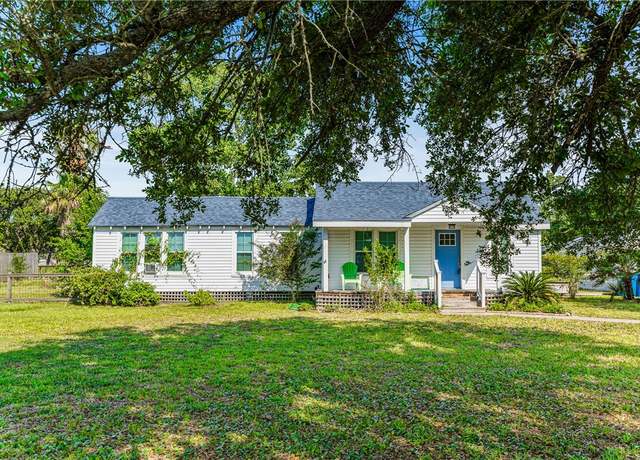 Property at 735 S Pearl St, Rockport, TX 78382, 1 bed, 1 bath
