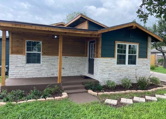 Property at 207 W Avenue A, Kingsville, TX 78363, 3 beds, 2 baths