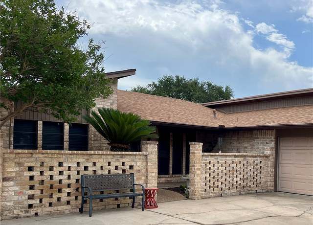 Property at 2220 Post Oak Dr, Portland, TX 78374, 4 beds, 3 baths