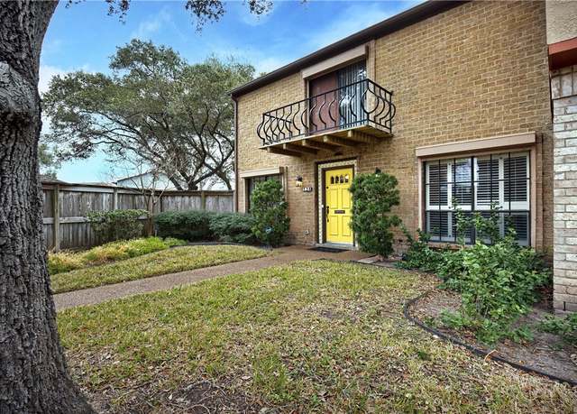 Property at 136 Lake Shore Dr, Corpus Christi, TX 78413, 4 beds, 4 baths