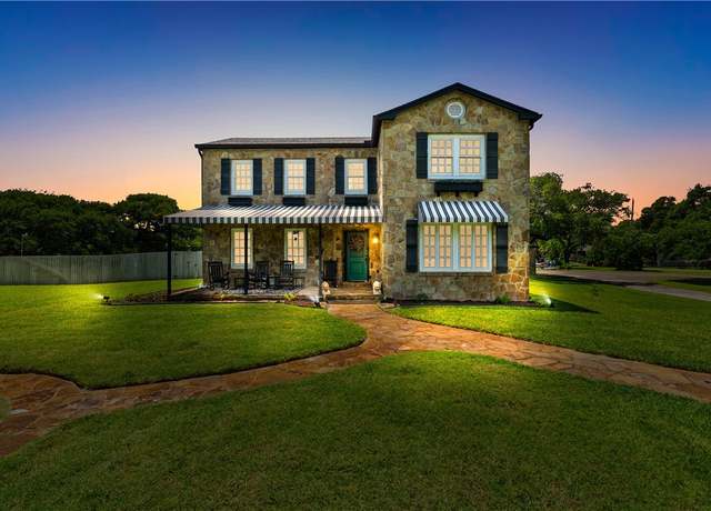 Property at 1401 Omohundro St, Rockport, TX 78382, 4 beds, 3.5 baths