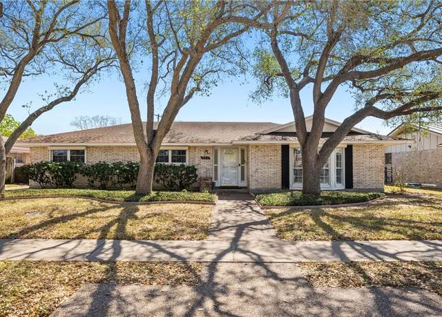 Property at 733 Brock Dr, Corpus Christi, TX 78412, 3 beds, 2 baths