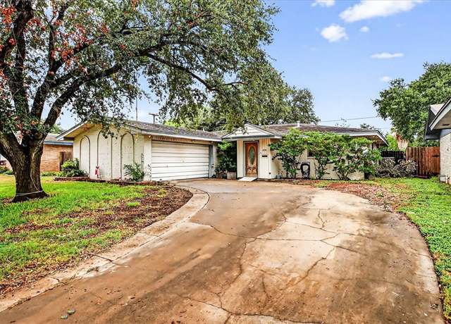 Property at 2114 Colorado St, Kingsville, TX 78363, 4 beds, 2 baths