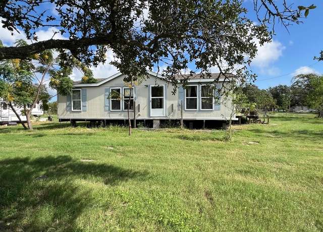 Property at 227 & 231 S Kossuth St, Rockport, TX 78382, 3 beds, 2 baths