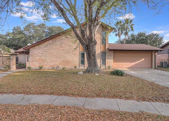 Property at 5518 Sarazen Dr, Corpus Christi, TX 78413, 4 beds, 2.5 baths