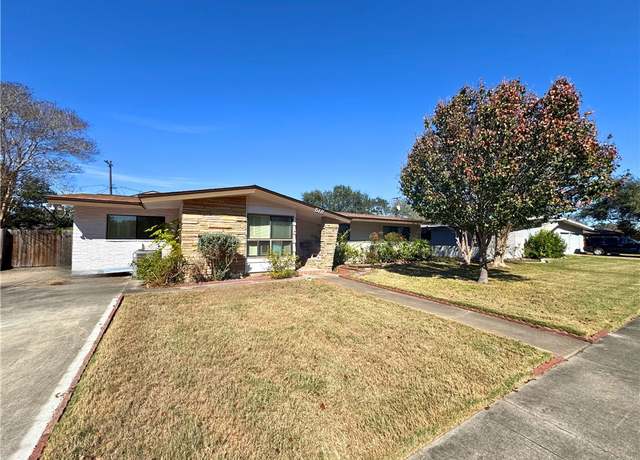 Property at 518 Dolphin Pl, Corpus Christi, TX 78411, 3 beds, 3 baths