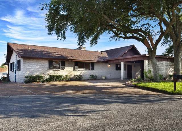 Property at 2204 Cape Mccan St, Rockport, TX 78382, 3 beds, 2.5 baths