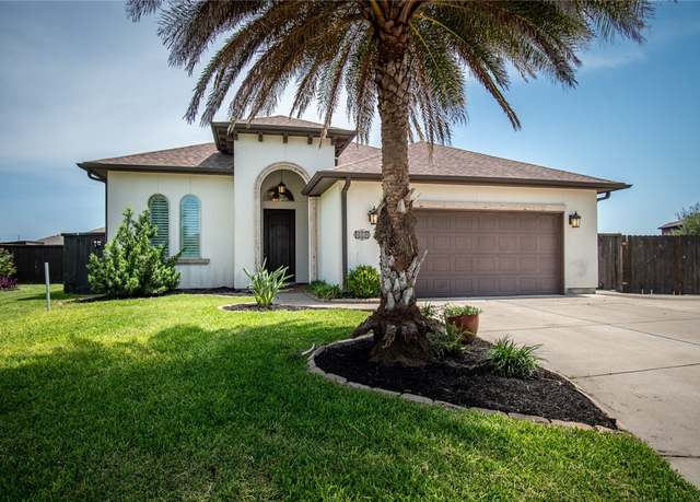 Property at 8054 Calgary Dr, Corpus Christi, TX 78414, 3 beds, 2.5 baths