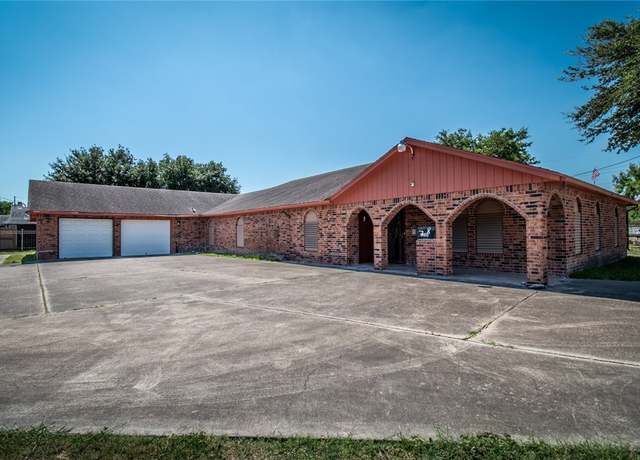 Property at 1206 Coleman Ave, Corpus Christi, TX 78401, 4 beds, 3 baths