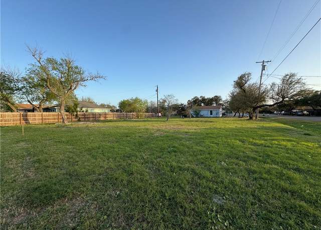 Property at 401 E Bay St, Rockport, TX 78382