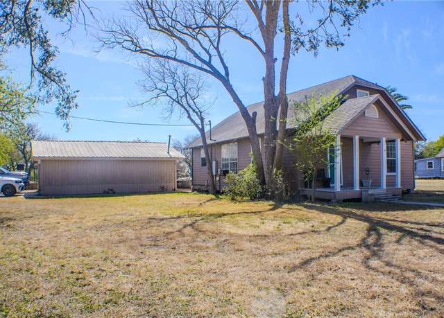 Property at 901 S Eugenia St, Orange Grove, TX 78372, 4 beds, 2 baths